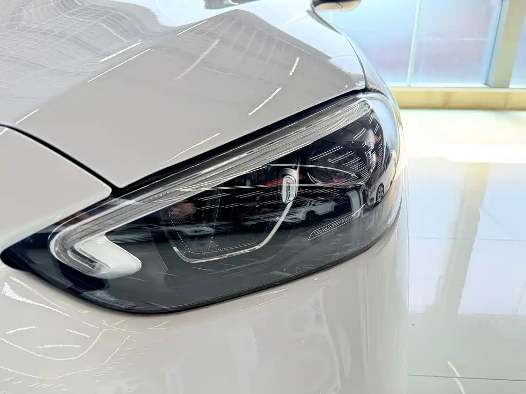 Mercedes-Benz C-Class — миниатюра 8