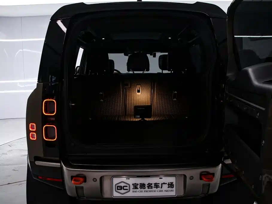 Land Rover Defender — миниатюра 18