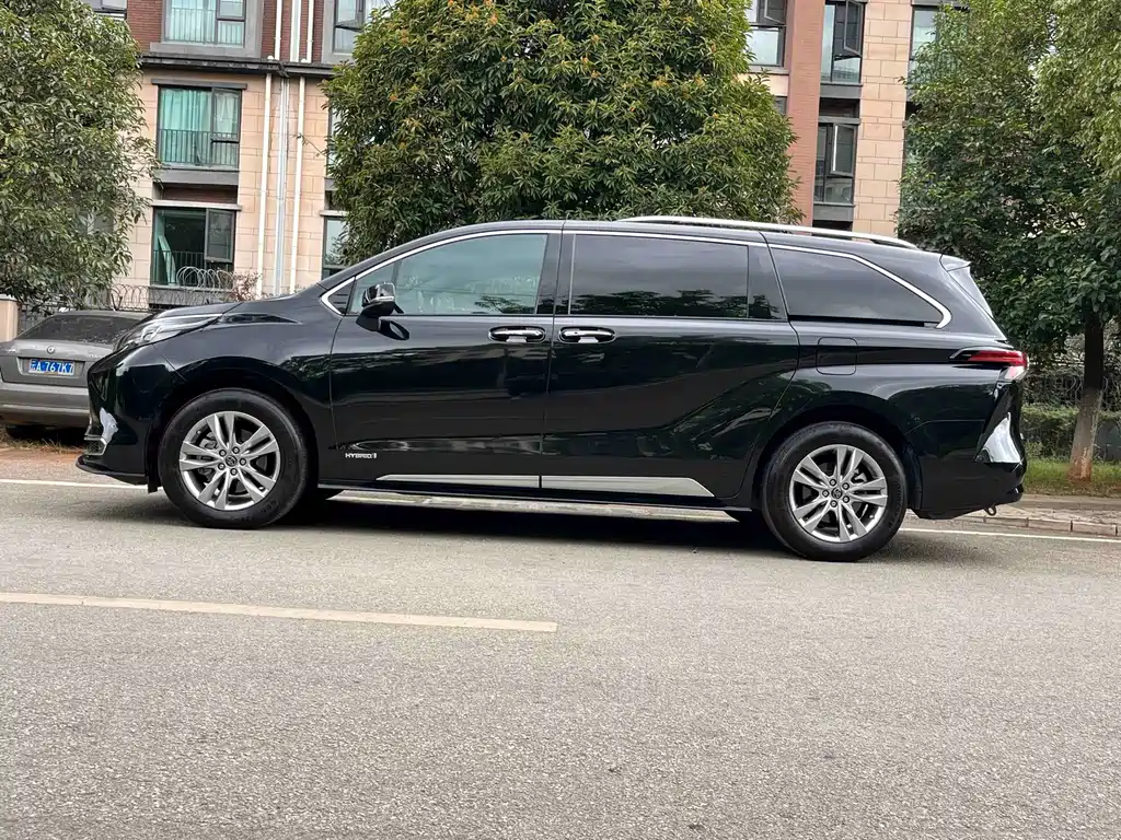 Toyota Sienna — миниатюра 11