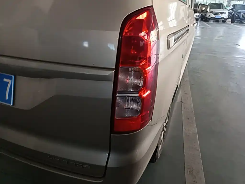 Wuling Hongguang V — миниатюра 8