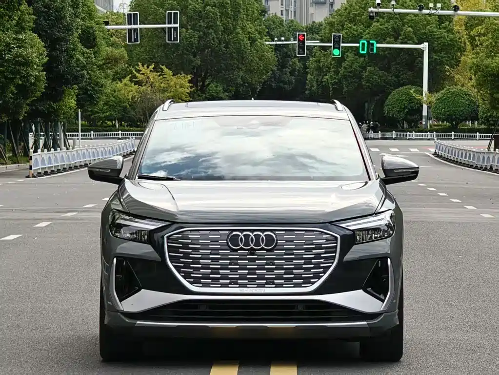 Audi Q4 e-tron 2022 — фото 2