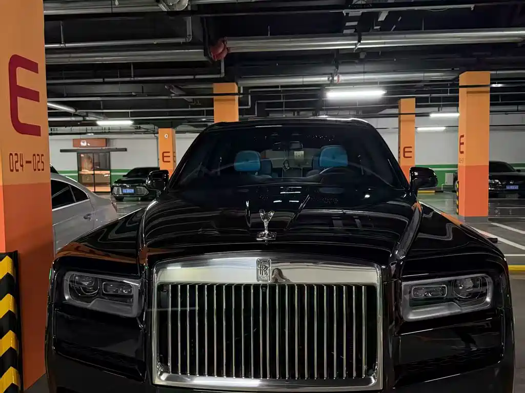 Rolls-Royce Cullinan 2024 мест