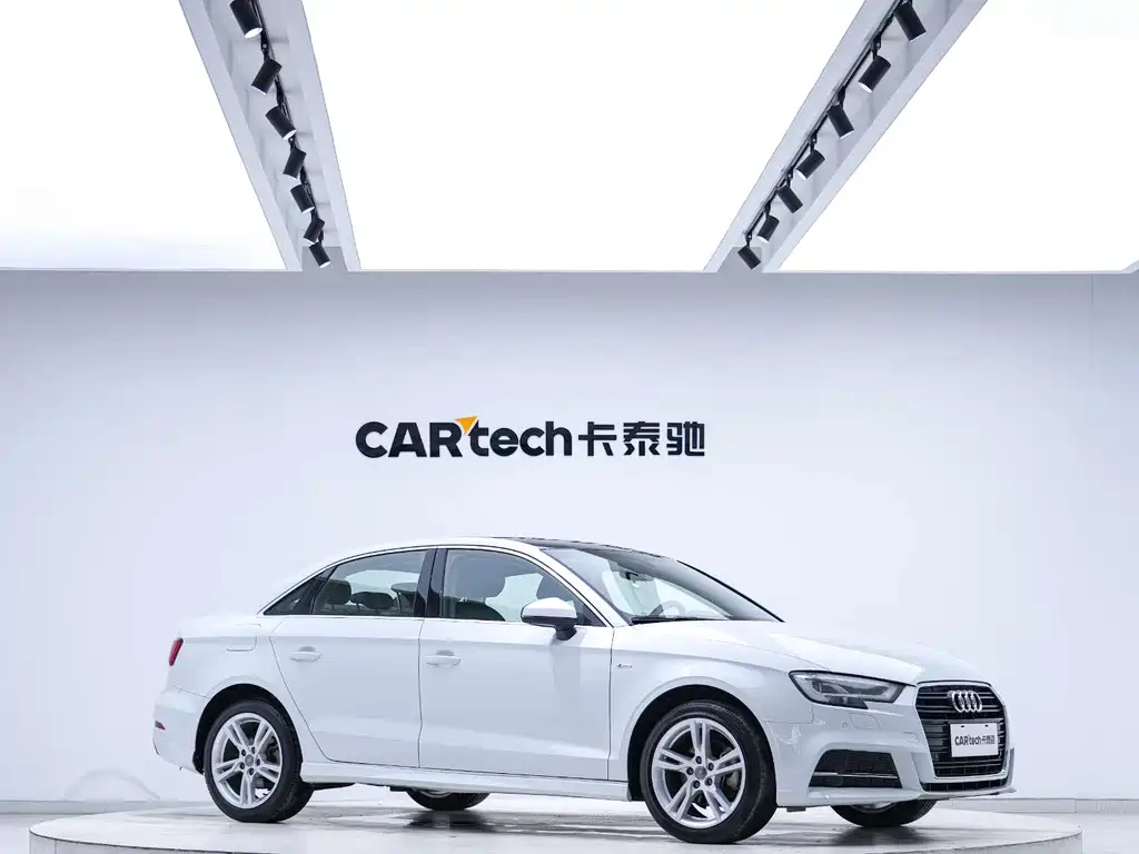 Audi A3 2019 Limousine 35 TFSI Fashion V