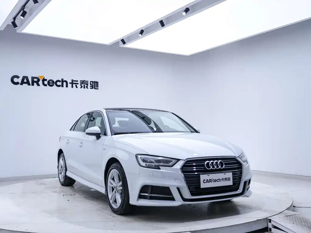 Audi A3 2019 Limousine 35 TFSI Fashion V