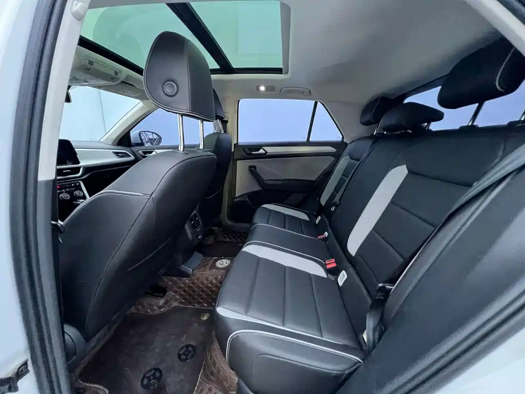 Volkswagen T-Roc — миниатюра 2