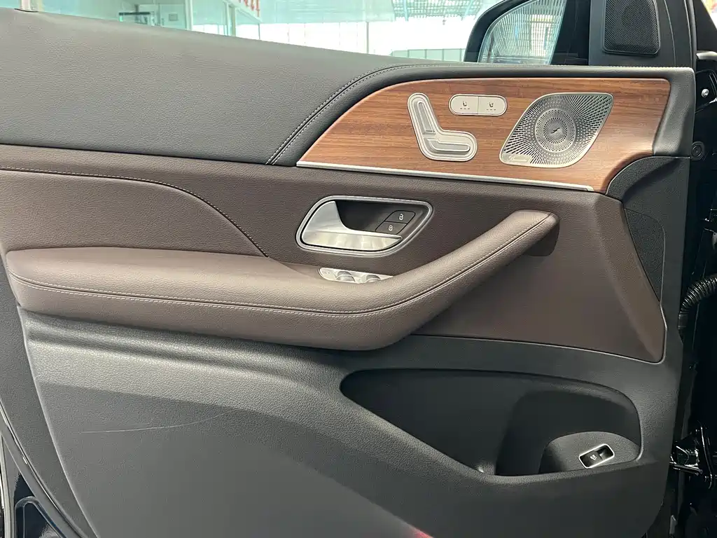 Mercedes-Benz GLS — миниатюра 7
