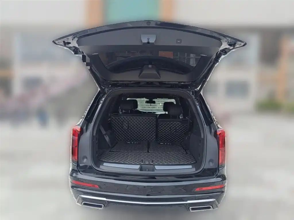 Cadillac XT6 2020 28T мест