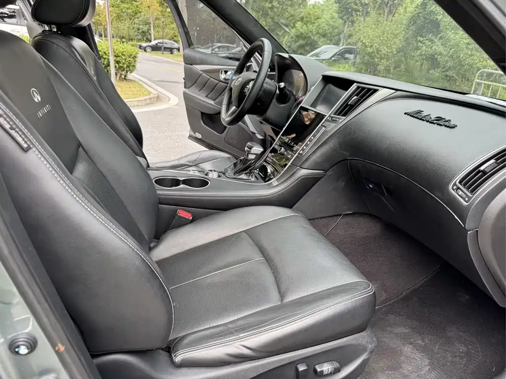 Infiniti Q50 2014 2.0T Comfort