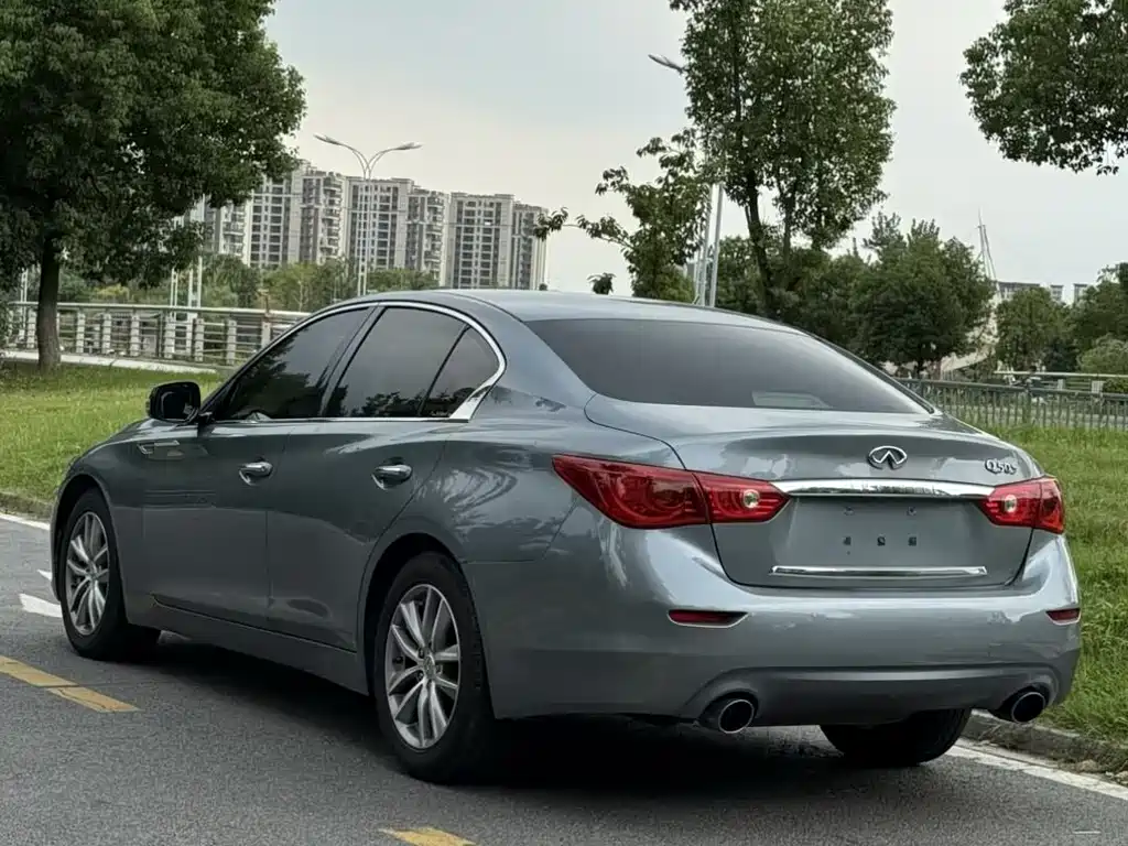 Infiniti Q50 2014 2.0T Comfort