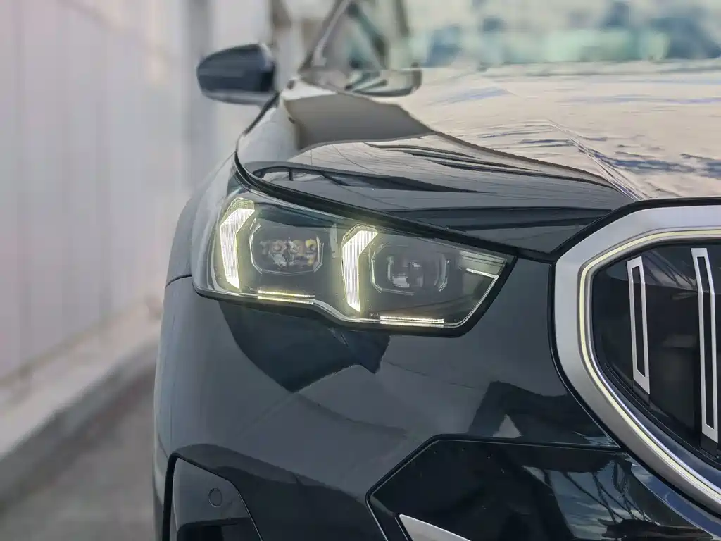 BMW 5 Series — миниатюра 7