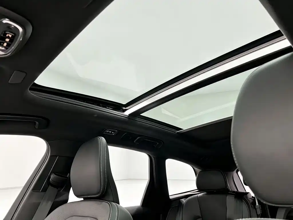 Volvo XC60 PHEV — миниатюра 14