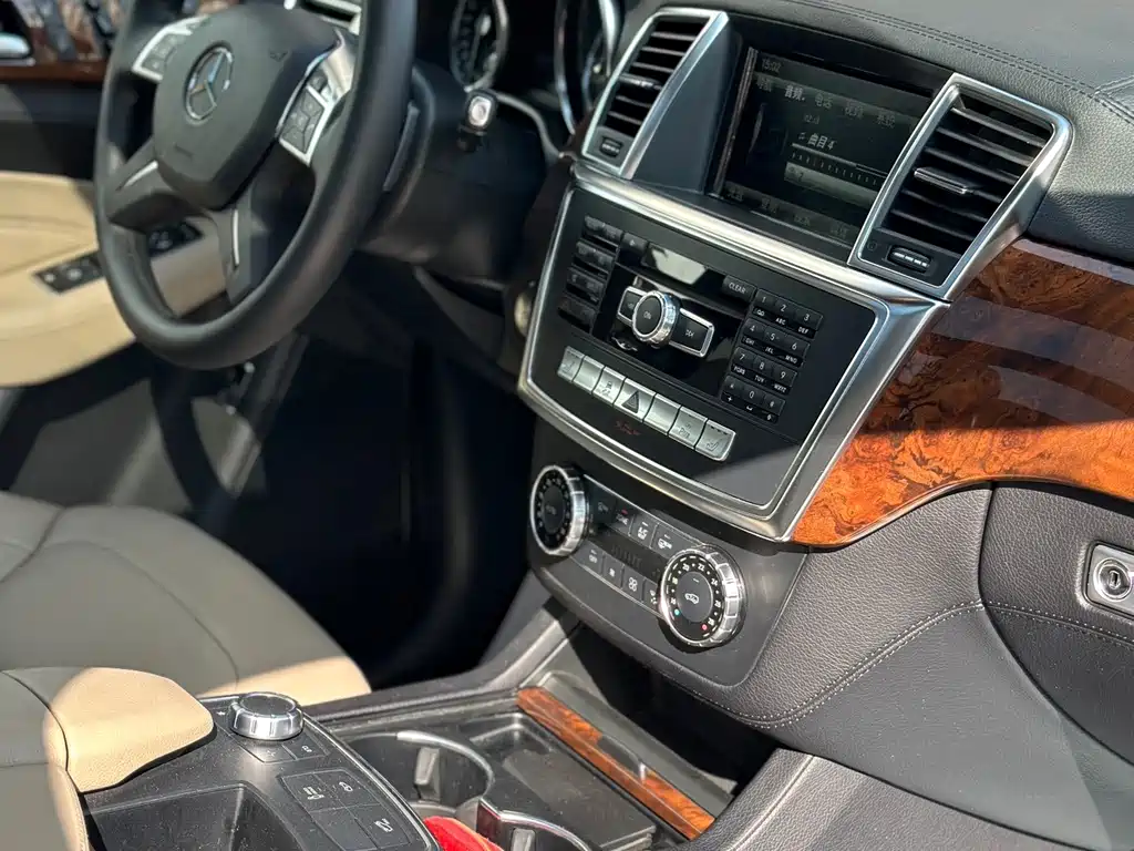 Mercedes-Benz M-Class — миниатюра 14