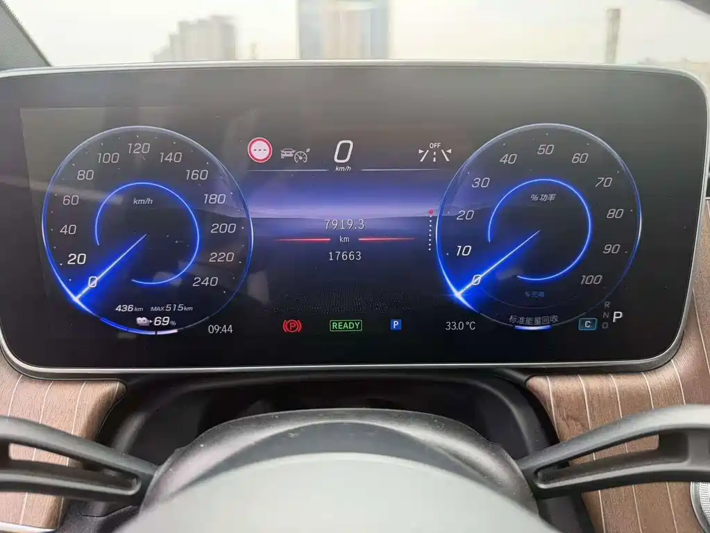 Mercedes-Benz EQE SUV — миниатюра 9
