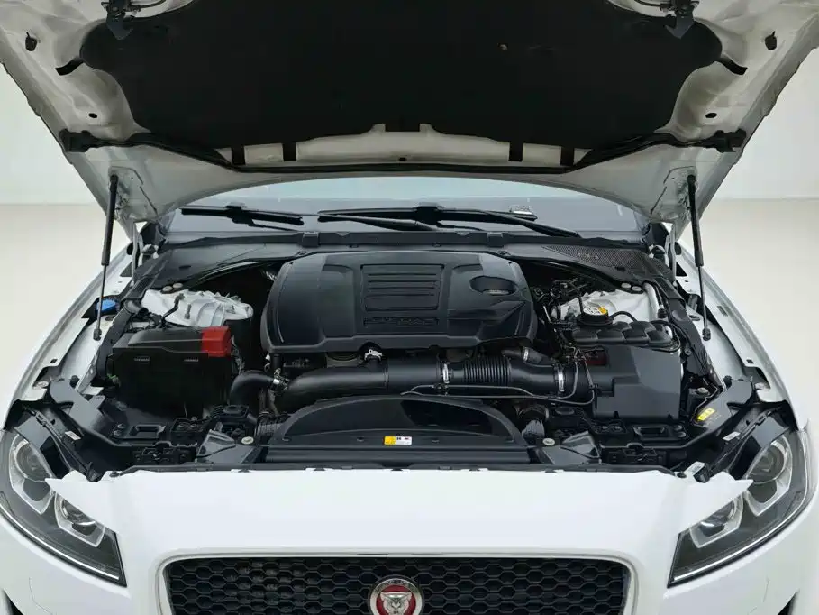 Jaguar XFL — миниатюра 6