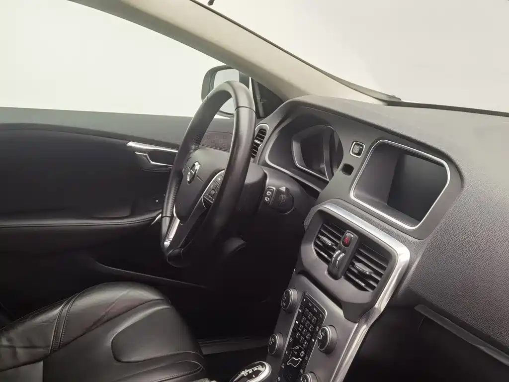 Volvo V40 — миниатюра 22