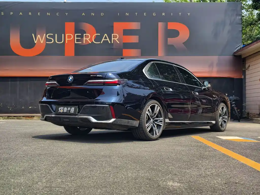 BMW i7 2023 xDrive60L M Sport