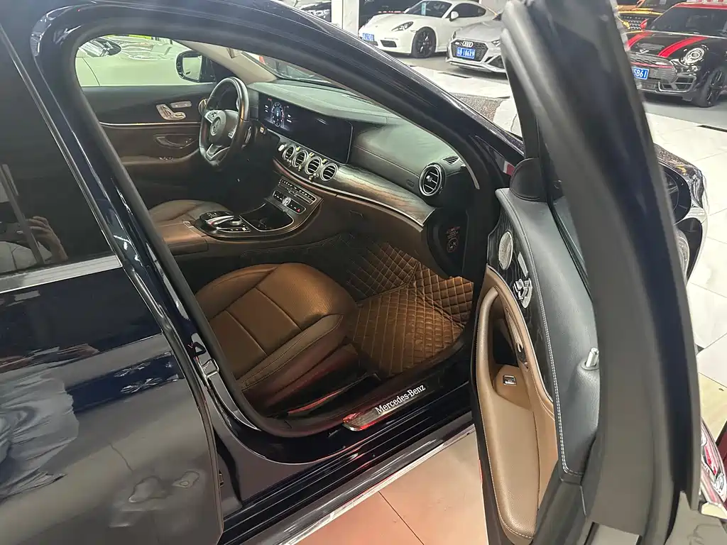 Mercedes-Benz E-Class — миниатюра 7