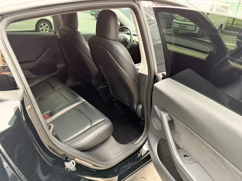 Tesla Model Y — миниатюра 14