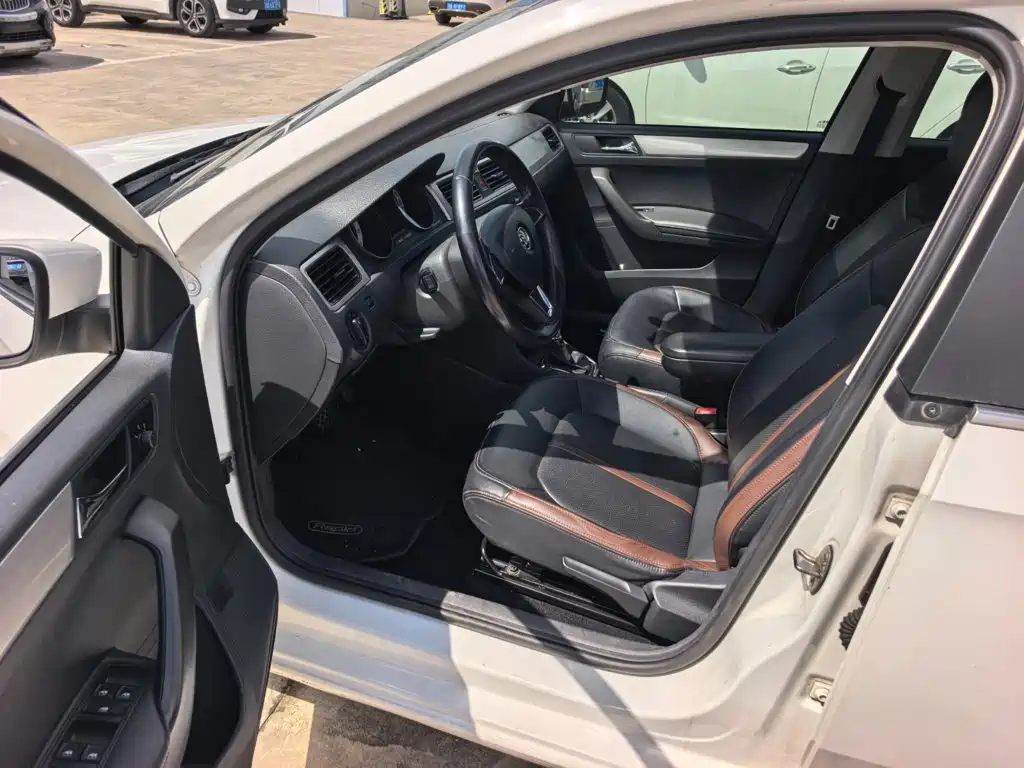Skoda Rapid Spaceback — миниатюра 8