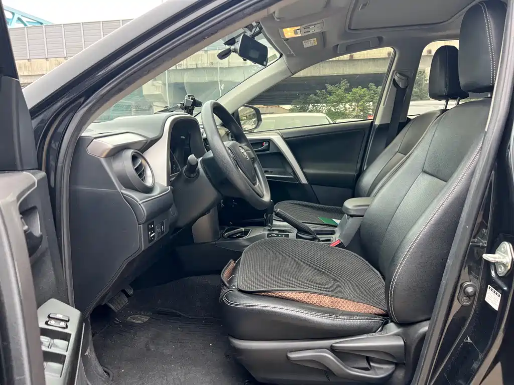 Toyota RAV4 — миниатюра 4
