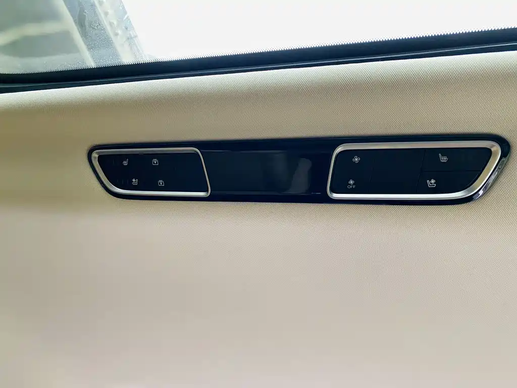 GAC Trumpchi E8 PHEV 2024 — фото 12