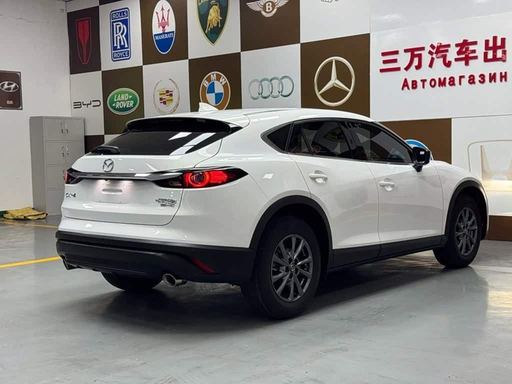 Mazda CX-4 2.0 л 2023 г. Белый, пробег 21000 км