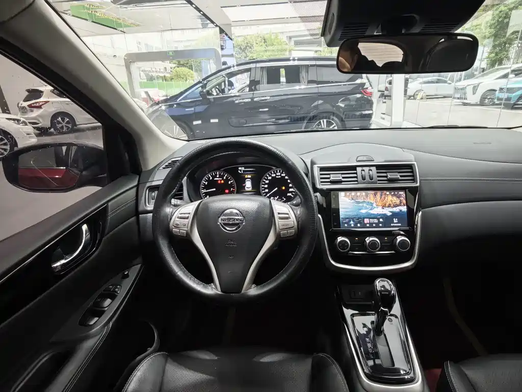 Nissan Tiida 2021 1.6L CVT