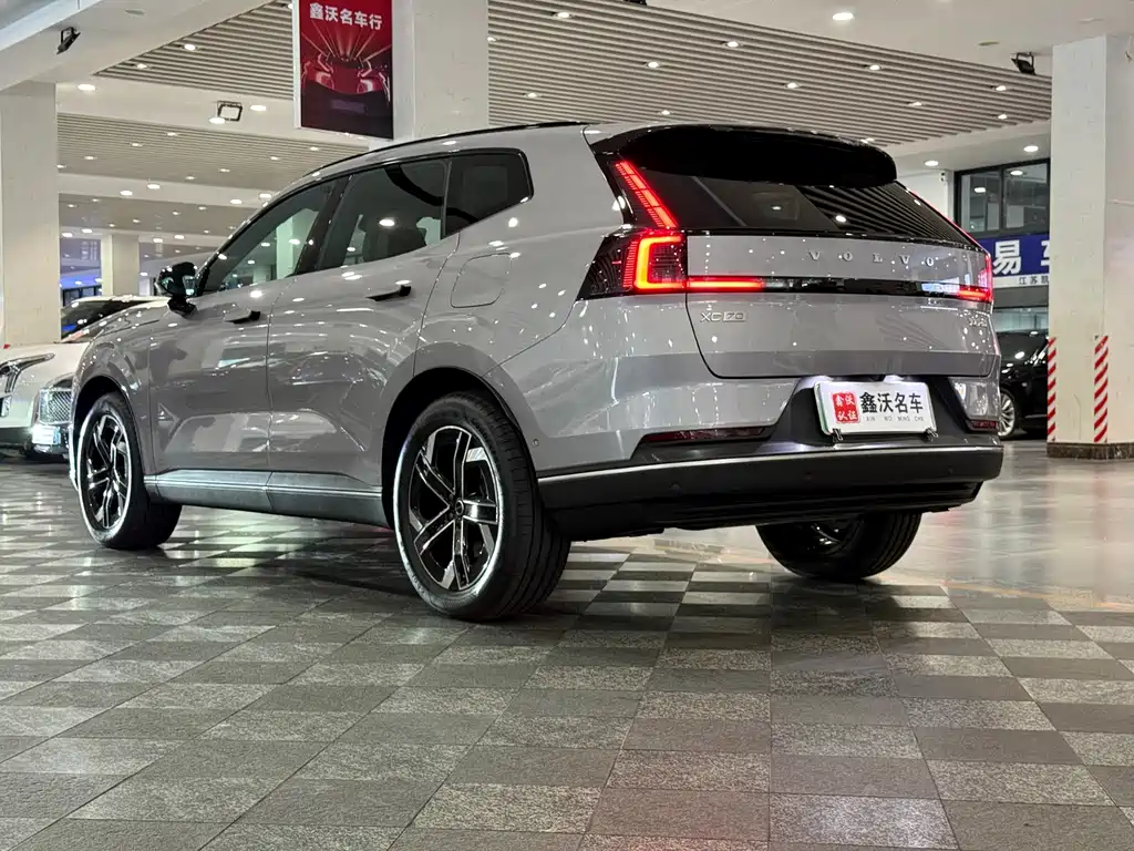 Volvo XC70 PHEV — миниатюра 4