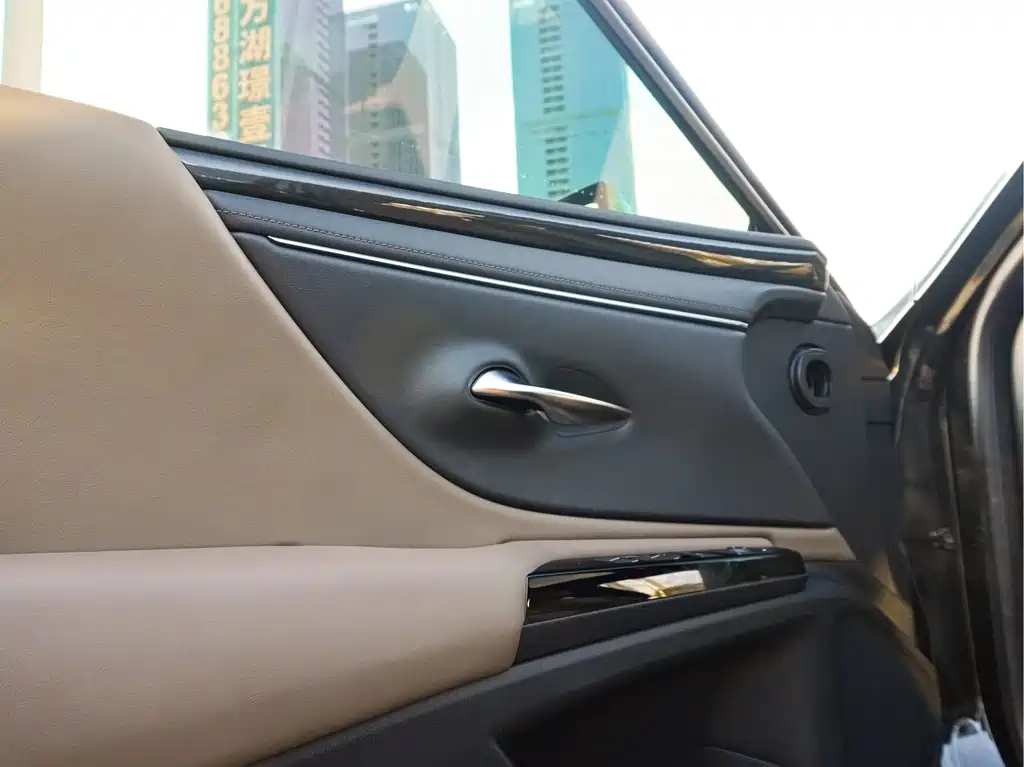Lexus ES — миниатюра 11