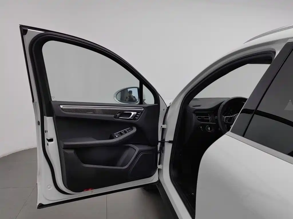 Porsche Macan — миниатюра 8