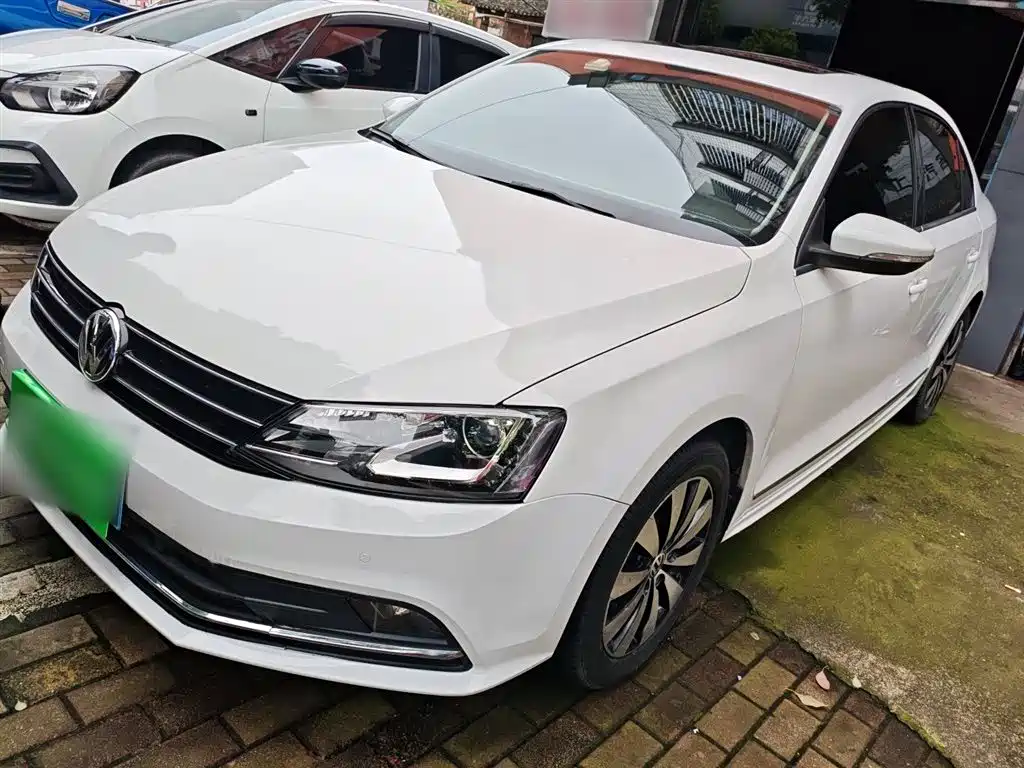 Volkswagen Sagitar 2016