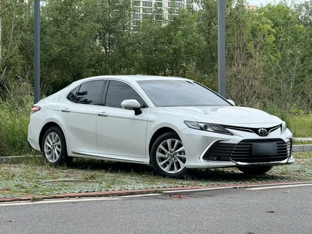 Toyota Camry — миниатюра 14