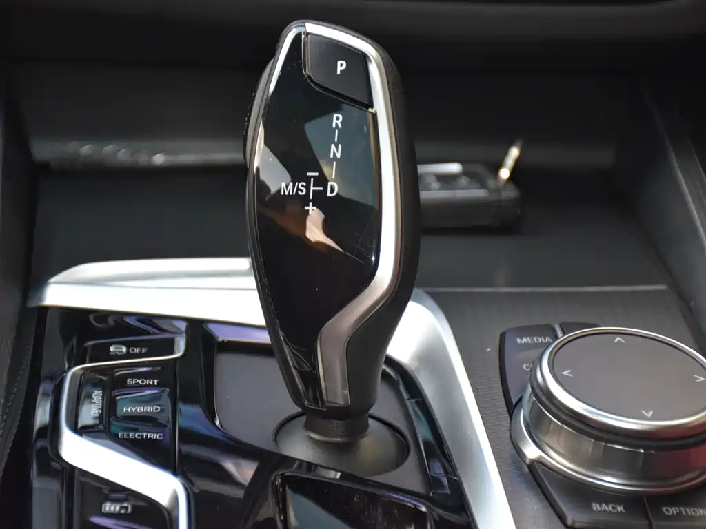 BMW 5 Series PHEV 2022 — фото 13