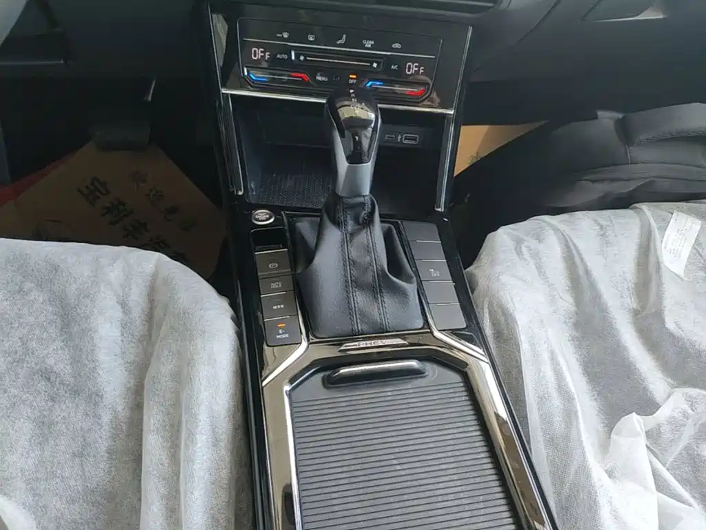Volkswagen Passat PHEV — миниатюра 14