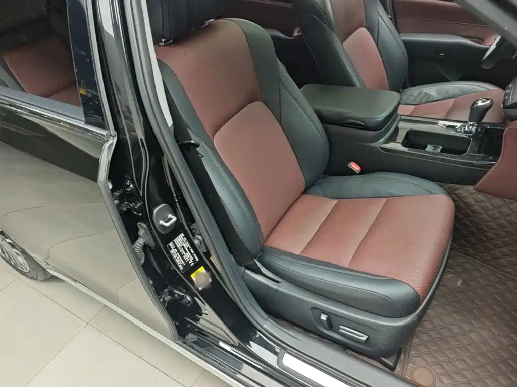Toyota Crown — миниатюра 25
