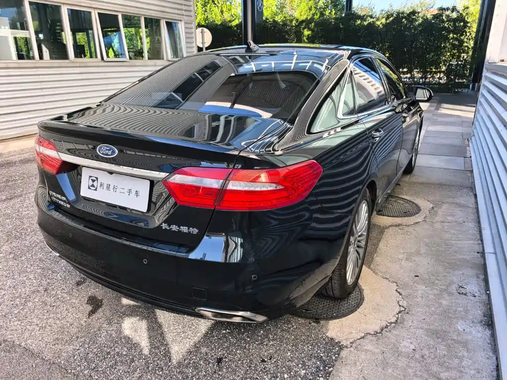Ford Taurus — миниатюра 5