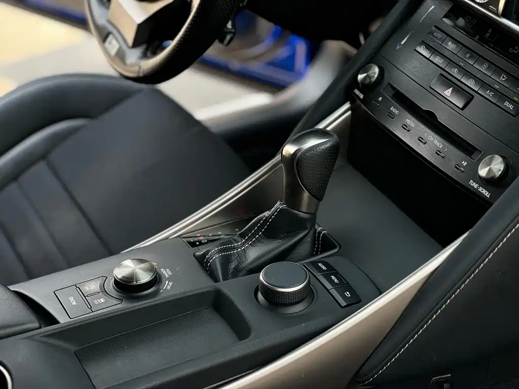 Lexus IS — миниатюра 7