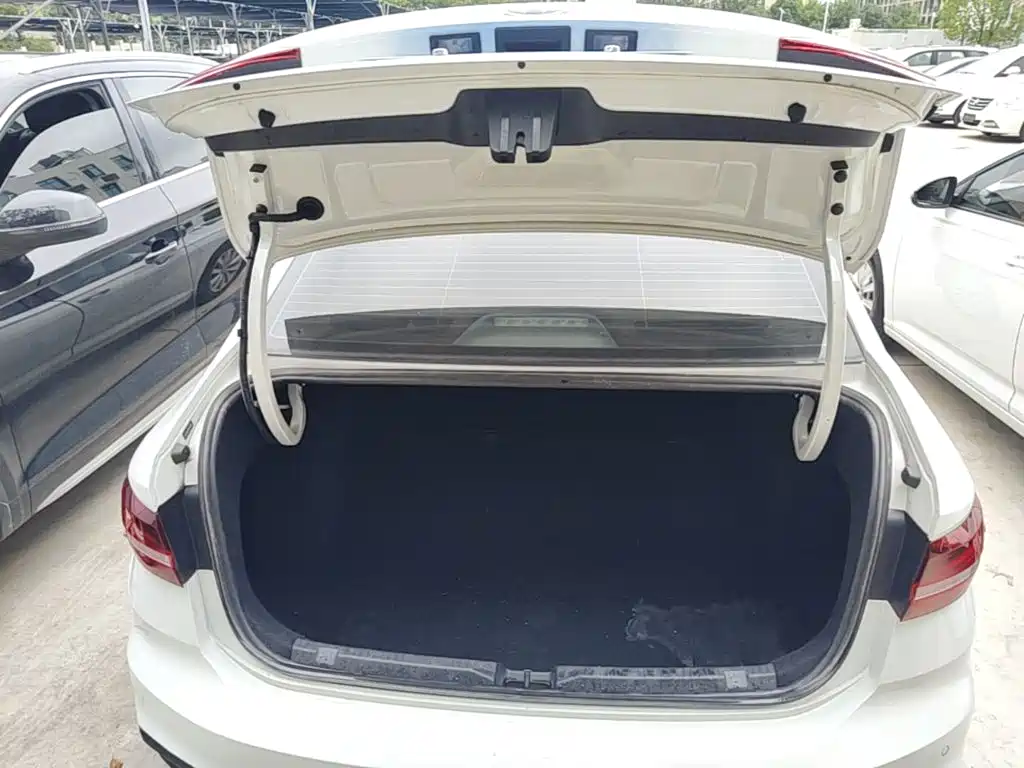 Volkswagen Lavida — миниатюра 19