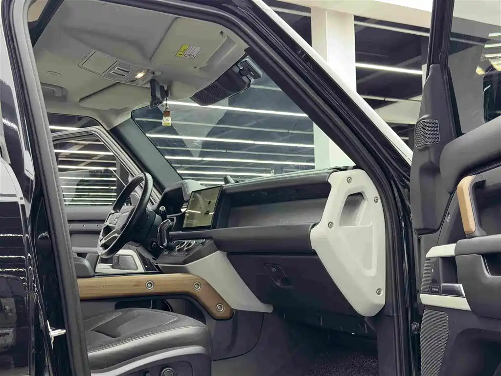 Land Rover Defender — миниатюра 10