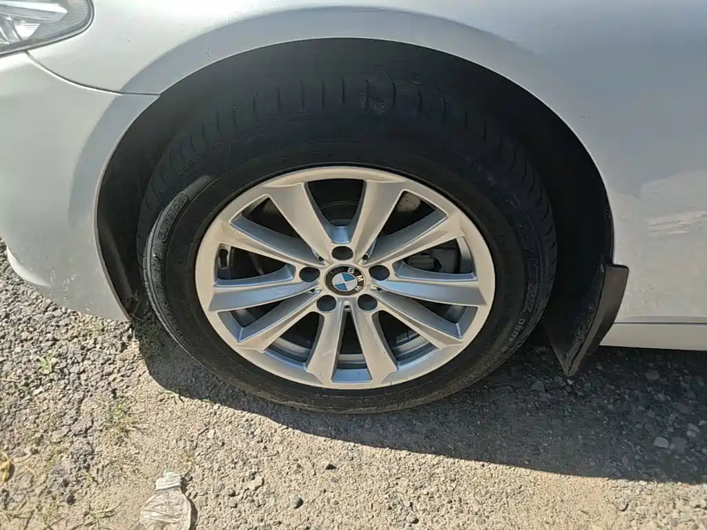 BMW 5 Series — миниатюра 23