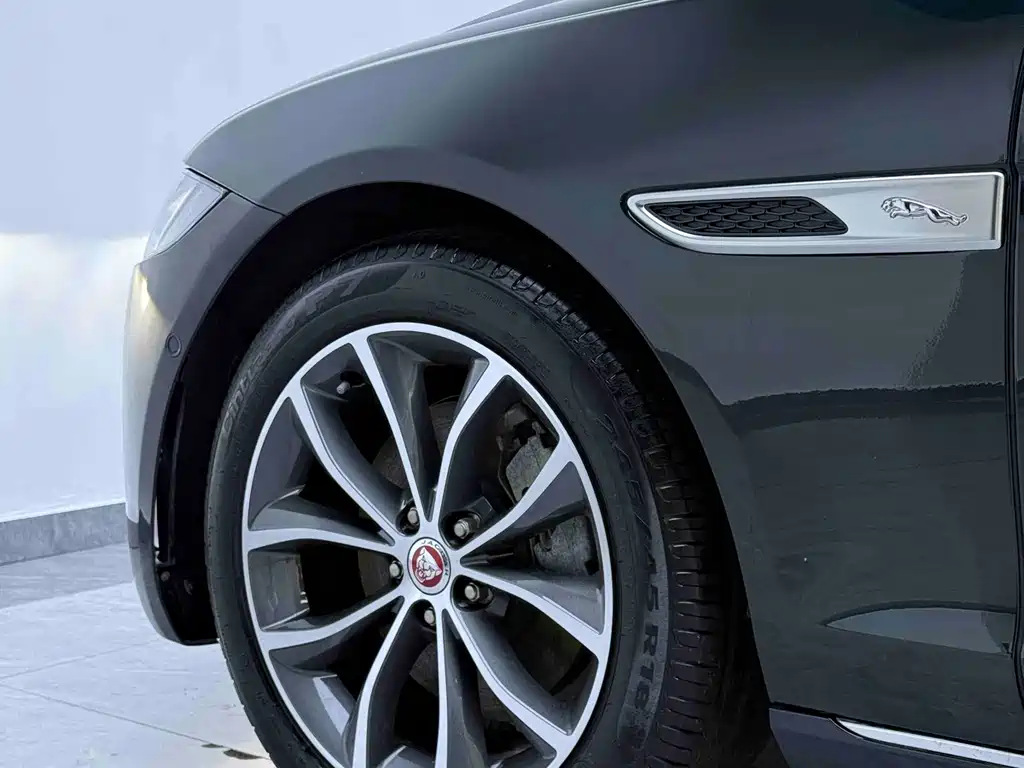 Jaguar XFL — миниатюра 15