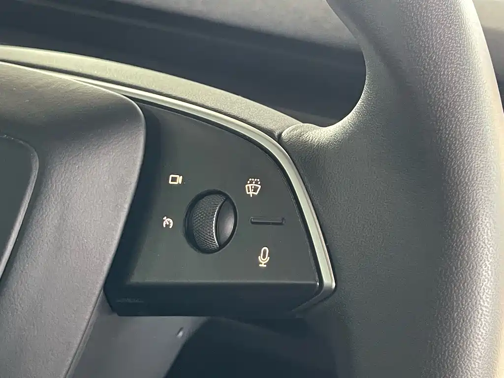 Tesla Model 3 — миниатюра 18