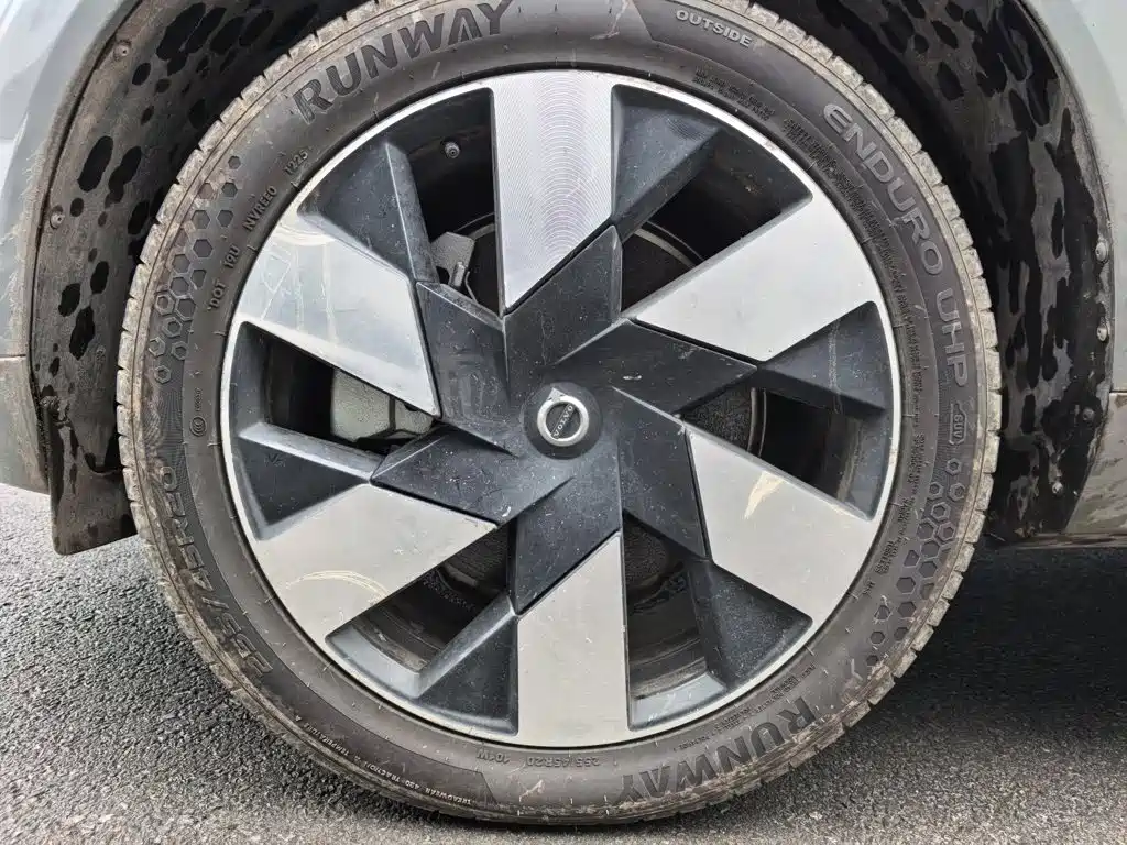 Volvo XC60 PHEV — миниатюра 9