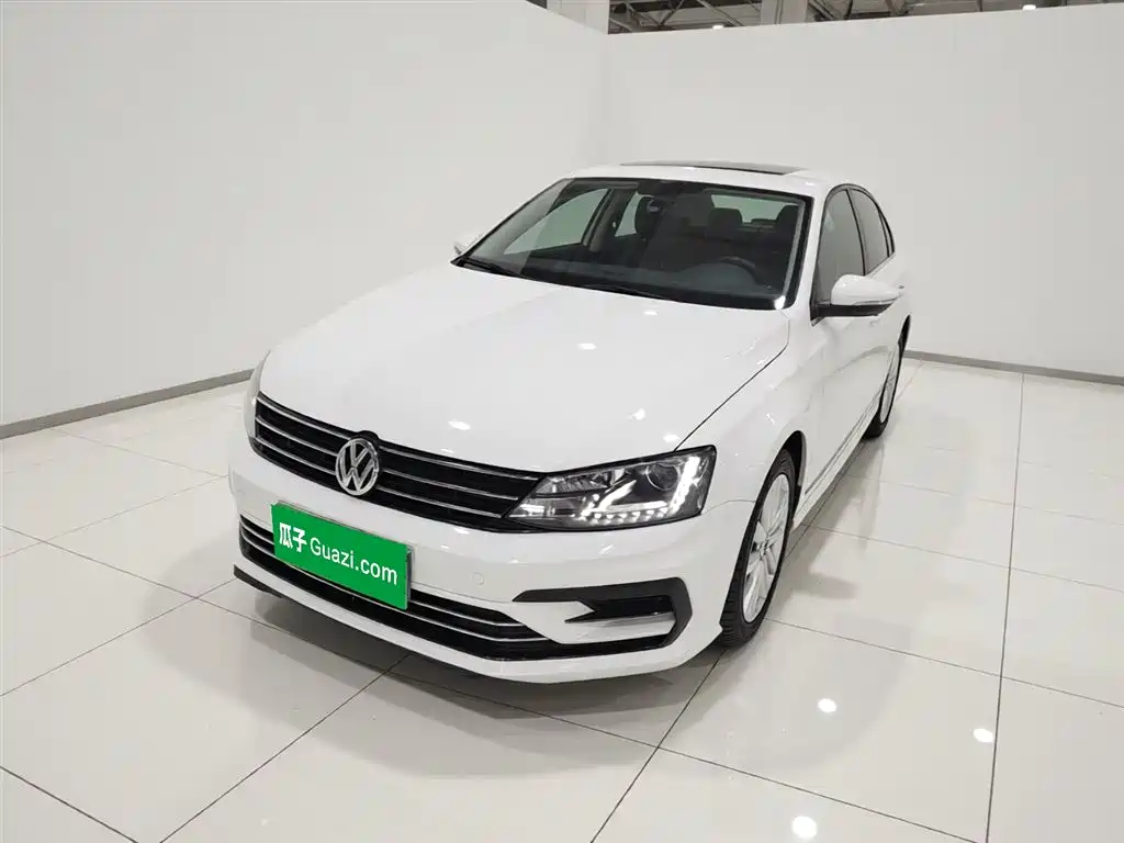 Volkswagen Sagitar 2018