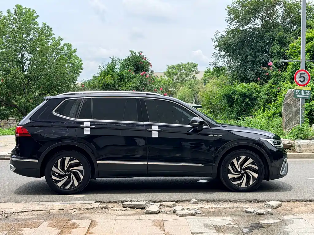 Volkswagen Tiguan L — миниатюра 13
