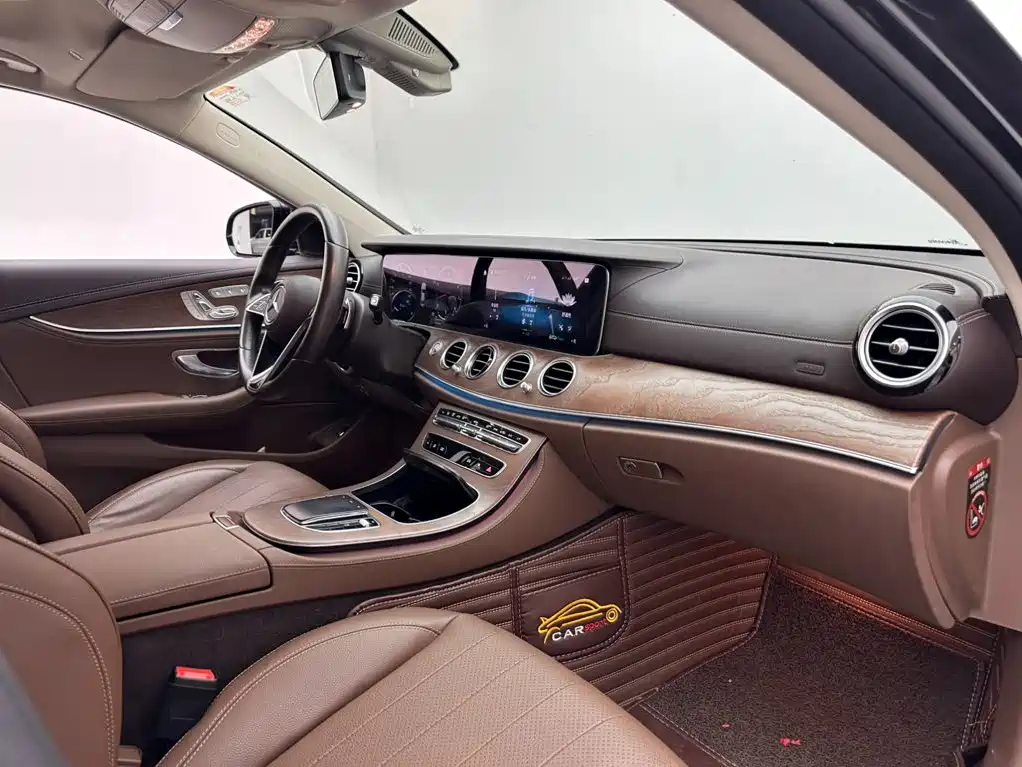 Mercedes-Benz E-Class — миниатюра 11