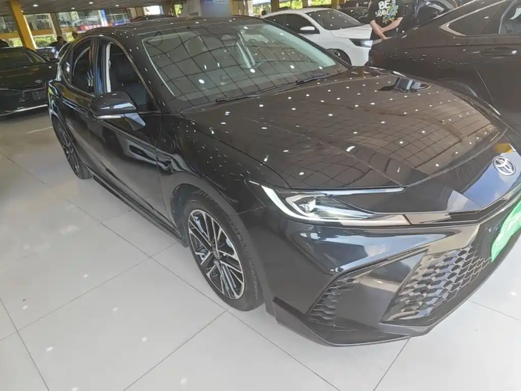 Toyota Camry — миниатюра 4