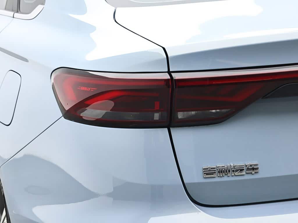 Geely Emgrand 1.5 л 2024 г. Серебристо-серый, пробег 37400 км
