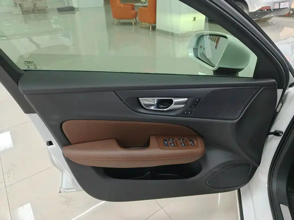 Volvo S60 — миниатюра 11