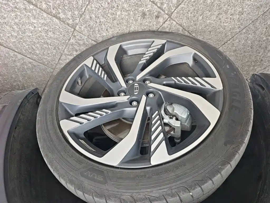 Geely Xingyue L — миниатюра 23